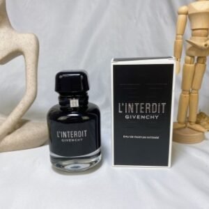 💹55✍️专柜版本
GIVENCHY纪梵希心无禁忌黑瓶禁忌浓香水浓情版 80ml  
纪梵希L'INTENRDIT EDP INTENSE
前调:黑胡椒
中调:晚香玉、芝麻,
尾调:香根草、广藿香马达加斯加香草