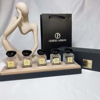 💹40✍️专柜版本
阿玛尼私藏香水小样7.5ml五件套!7.5ml×5。味道:玉龙茶,和风茉莉,米兰玫瑰,苏州牡丹,栀子麝香。