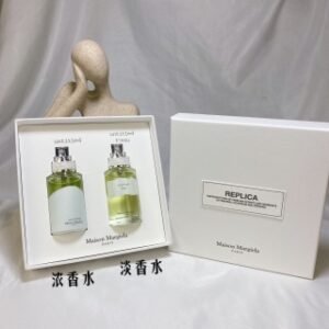 💹70✍🏻专柜版,
马丁马吉拉无题香水两件套!内含:淡香30ml,浓香30ml。