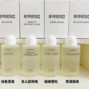💹55✍🏻专柜版，
百瑞德沐浴露225ml！4个味道：无人区玫瑰，超级雪松，白色浪漫，荒漠孤魂。