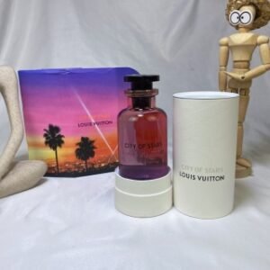 💹130✍️专柜版本
LV路易威登香水2022年City of stars星光之城/繁星之城100ml 中性香
前调血橙柠檬,红柑橘,佛手柑等
中调是大溪地栀子花
基调是檀香木,粉状麝香