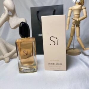 💹45✍️专柜版本
阿玛尼挚爱系列香水100ml!味道:6658黄色。