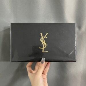 💹45✍️普通
新款圣罗兰中样香水三件套！内含：黑鸦片香水30ML+反转巴黎香水30ML+自由之水香水30ML！