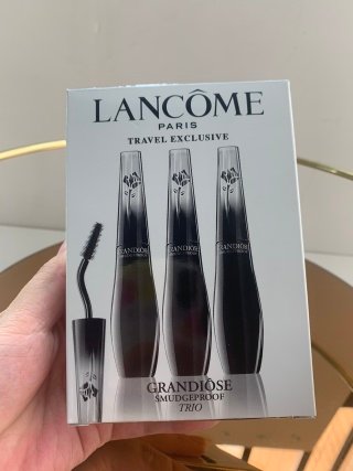 💹70✍🏻明通版本,单只
💹205✍️明通版本,三只装
兰蔻天鹅颈睫毛膏!自从被BABY、刘诗诗带上婚礼后,就变成断货人气王 每只眼睛分2部分刷,刷头的方向是不一样的,这样才可以达到最好的效果 这款睫毛膏主打刷出卷翘, 浓密, 根根分明的迷人睫毛,独特的"天鹅颈"刷头专利设计,让刷毛的过程更加顺手,完全可以照顾到每一根睫毛。