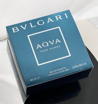 💹45✍️专柜版本
宝格丽碧蓝深蓝水能量香水100ml🔜 蓝色大海的传说🌊宝格丽碧蓝男士淡香水🌊
这是一款水生馥奇香调的香氛!
✨前调:柑橘、苦橙
✨中调:深海海藻、绵杉菊
✨尾调:鼠尾草、矿物琥珀
香氛表现出男性的清爽自在,激起男性内敛的情感,整体味道通透,闻起来十分自然,适合阳光自信又风趣优雅的男士!整体的包装设计也非常好,圆润的球体瓶身结合海水般的蓝绿色泽,刚正又清爽,不管是日常休闲,还是社交商务都没问题👌