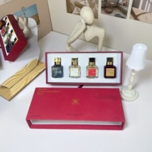 💹50✍️普通版本，
吉安香水中样30ml四件套！4*30ml带喷头。味道：金色540，红色540，玫瑰，丝锻心情。