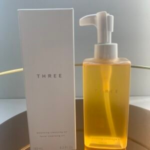 💹30✍️专柜版本
Three小三儿卸妆油185ml！新款含98%的天然成份，老版88%。☻ 超级难买号称小三儿卸妆油[呲牙]追求天然，大品牌pola的产物〰孕妇可用，全天然有机，不添加任何色素。