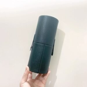 💹30✍️海蓝之谜圆桶化妆刷
🔜不是普通的毛，有山羊毛有特殊合成纤维 ，天然小马毛 ‼️一整套高品质！化妆必备品！颜值爆表，9支刷子+皮质收纳盒！不吃粉 不掉毛 大小也很适合出门携带有木有， 质量相当好！已经不知道用啥来形容了 ，最有性价比的化妆刷就在这里👏