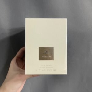💹50✍️专柜版本，50ml
阿玛尼Prive系列香水50ml
味道：玉龙茶，苏州牡丹！