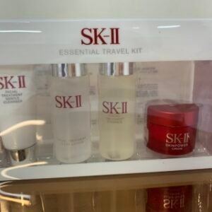 💹50✍️专供明通市场
正品质量，对版对味！可配中文标！SKII旅行小样四件套中样套装，
内含：洗面奶20g，神仙水30ml，清滢露30ml，面霜15g。