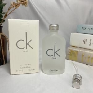 💹40✍️专柜版本
7402白色ck中性100ml
4406黑色ck中性100ml
