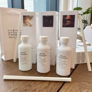 💹70✍🏻专柜版,
马丁马吉拉香薰藤条185ml!配礼袋。味道:爵士俱乐部,火光壁炉,慵懒周末。