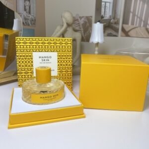 💹55✍️专柜版本
威伊尔香氛芒果皮肤香水100ml
🔜 一比一质量❗威伊尔香氛芒果皮肤100ml
Vilhelm Parfumerie Mango Skin,2018
品牌:威伊尔香氛
香调:花香果香调
前调:橙子芒果紫罗兰
中调:依兰鸡蛋花芒果花
后调：麝猫香麝香红酒黑加仑
属性:中性香
标签：热带水果果香花香甜麝香
木香柑橘脂粉
