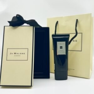 💹40✍️专柜版本
祖马龙VE护手霜100ml/盒装，可配中文标，独家私模，细节全对版，味道对香，市面最高版本，非流通普货，支持对比✔️祖马龙VE护手霜100ml！配礼袋。
