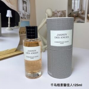 💹70✍🏻专柜版,
迪奥典藏系列· 千鸟格香水素馨佳人125ml Dior Jasmin Des Anges,
2018
品牌:迪奥
香调:花香调
前调:香柠檬
中调:茉莉桂花桃子杏
后调:香草麝香
属性:中性香
调香师:Francois Demachy
标签:果香白色花花香甜脂粉奶
脂香