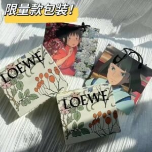 💹120✍️专柜版本
罗意威情人节香薰三件套!味道:
女士磨砂瓶:100ml大瓶香水+小样+挂坠。