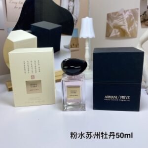 💹50✍️50ml
💹48✍️100ml
阿玛尼高定PIVOINE SUZHOU粉水苏州牡丹50ml
「清新花果香」
前调：橘子粉胡椒覆盆子
中调：牡丹蔷薇玫瑰
基调：麝香广藿香琥珀