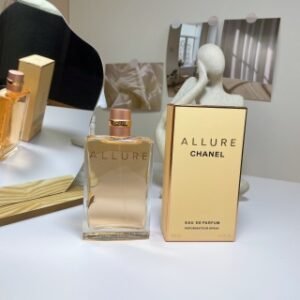 💹50✍🏻专柜版，
香奈儿魅力女士淡香水100ml Chanel Allure, 1996
香调：花香调
前调：柠檬 橘子 百香果 桃子 香柠檬
中调：忍冬 茉莉 木兰 小苍兰 睡莲 橙花 牡丹 玫瑰
后调：香草 檀香木 琥珀 香根草 广藿香
属性：女香