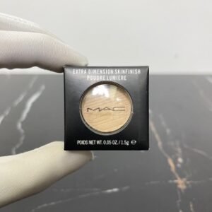 💹8✍️专柜版本
Mac生姜高光小样1.5g
🔜一比一质量❗🔜你以为漂亮小姐姐为什么皮肤这么有光泽✨不真实摸到就感受不到它的美,刷一刷,鼻梁有了!刷一刷苹果肌有了,刷完堪比打了玻尿酸针,仙女怎能不拥有一盘。鼻影小样:贼六的鼻影,还可以做眼影使用,使用效果特别自然,打了8只玻尿酸的鼻子就靠它👃大肉鼻也OJbK!让你的鼻梁升上天~真的堪比整容~没有omega都不想化妆啦! 特自然效果特好,不会让你的妆面看上去很脏。最适合亚洲人的鼻影!好用度及效果满分👏