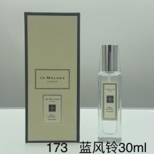 💹38✍️专柜版本
祖马龙经典版30ml!味道:蓝风铃,鼠尾草与海盐,黑莓,青柠,牡丹与胭红麂绒,橙花,英国梨与小苍兰,杏桃花与蜂蜜。