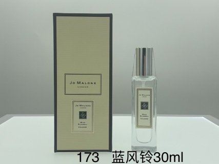 💹38✍️专柜版本
祖马龙经典版30ml!味道:蓝风铃,鼠尾草与海盐,黑莓,青柠,牡丹与胭红麂绒,橙花,英国梨与小苍兰,杏桃花与蜂蜜。