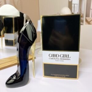 💹55✍🏻专柜版，
卡罗琳娜黑色高跟鞋👠香水good girl高跟鞋香水80ml
这款香水是女人散发个人魅力的秘密武器，温柔辛辣的甜甜感觉好以夜来香和双瓣茉莉的香气展现你最美好的一面