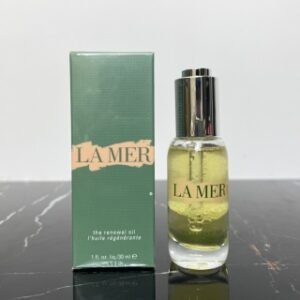 💹22✍️普通
海蓝之谜万能精华油30ml!一定要一生推,这瓶油又叫万能油,护肤、护发、护唇,护甲都可以!吸收快,加入面霜一起使用皮肤亮泽度,晚上用可以修复受损肌肤,早上起来皮肤亮泽细腻,白天用来妆前打个底妆容服帖,重点是使用了这瓶油一周左右就发现脸颊两边的红血丝也渐退了,当然 也是这个就是因人而异啦😄总之强烈推荐。