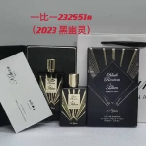 💹70✍🏻黑幽灵
💹80✍🏻好女孩常态
专柜版,克利安香水铁盒23款50ml!味道:黑幽灵,好女孩变坏。