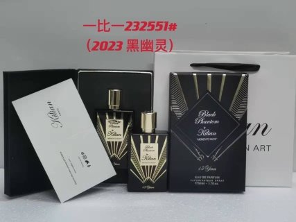 💹70✍🏻黑幽灵
💹80✍🏻好女孩常态
专柜版,克利安香水铁盒23款50ml!味道:黑幽灵,好女孩变坏。