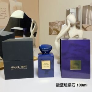 💹60✍🏻专柜版，
阿玛尼2022新香高定私藏香水非洲靛蓝坦桑石守望者100ml

香调:东方木质调
核心香原料:白色广藿香
它代表着静默不语，望夜幕降临的守望者
描绘了非洲原野之上夜幕时分天空景象，独创东
方木质香调，神秘而浓烈的广藿香层层誊胥的被
沉稳与温润感包围万籁俱寂之中，树脂与安息香
步步融合，犹如一位守望者位立在非洲平原之
上，静默不语，绚烂而浪漫的靛蓝暮夜与充满原
始纯粹感的静谧融为一体，将心中故事记录在神
秘的东方木质香调之中。