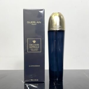 💹85✅ 专柜版，
娇兰御廷兰花爽肤水15ml！这款是娇兰家高端的精华水了，所有功效都有，保湿补水抗衰老去/皱修复，蘊含全新「兰花特效水合分子」，及細胞呼吸科技的再生肌肤效能，让接下來的肌肤更轻易吸收「御庭兰花」护肤品，令精华效用进一步提升！娇兰御庭兰花精华水125ml。