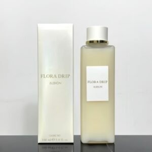💹50✍️专柜版本
奥尔滨白神水160ml！cosme第一当之无愧，主打抗老化的高机能水，质地看起来超级诱人，好像乳酸菌饮料一样。上脸后肤感很棒，吸收很快，用过它之后两颊干燥t区出油有改善，这个是肉眼可见的！任何肤质都可以用。可以滋润保湿 细腻亮白 稳定肌肤 水油平衡等等。