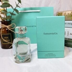 💹55✍🏻专柜版，钻石75ml
💹60✍🏻专柜版，玫瑰金75ml
蒂芙尼香水钻石同名75ml
蒂芙尼香水玫瑰金75ml