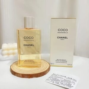💹50✍🏻专柜版，
香奈儿沐浴露200ml：白coco  嘉柏丽尔
香奈儿身体乳200ml：白coco  黑coco  嘉柏丽尔
