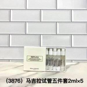 💹30✍🏻专柜版,
马丁马吉拉试管香水小样2ml五件套!内含:2ml×5带喷头。