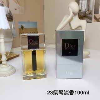 💹65✍🏻专柜版,
迪奥桀骜edt男士淡香水23款125ml!大胆无畏的优雅格调别出心裁的芳昋创作,兼具清新感与木香调,如水般清逸,释放瞬息便引人心阳刚硬朗的鸢尾花香氛,它引人注目,却毫不张扬它的存生,已然非同寻常。这款芳香钜作一如每位Dior迪奧桀骜男士,变化莫测。pior迪奥桀骜男士香水摒弃一切男子气概的陈词滥调,探索一种全新的阳刚气息显而易见又深沉复杂。”Dior迪奥首席调香师 Francois Demachy!