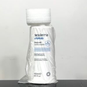 💹22✍️专柜版本
新版西班牙身体乳400ml ，最新日期❗️带防伪❗️西班牙滋润身体乳400ml号称“身体小灯泡”的身体乳‼️明星小红书推荐，里面含有小灯泡同款成分烟酰胺，所以会让你的身体白到发光透亮💡乳白色的膏体，质地清爽好推开，味道超级超级好闻，淡淡的感觉，像自带的体香，非常温柔干净的感觉。又保湿又美白