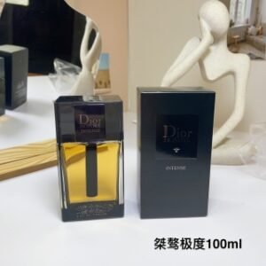 💹65✍️专柜版本
dior迪奥新款桀骜极度男士新版加强版浓香100ml
Dior  HOMME INTENSE 2011
香调:木质花香调
前调:薰衣草
中调:鸢尾花黄葵梨
后调:香根草雪松