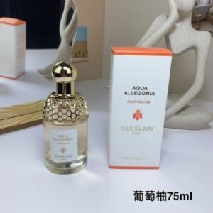 专柜版本,新款 葡萄柚75mlAqua Allegoria Pamplelune 娇兰花草水语系列-
前调:葡萄柚香柠檬
中调:醋栗叶苦橙叶橙花油
后调:广藿香香草