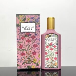 💹48✍️专柜版本
古驰绮梦栀子花香水100ml🔜古驰琦梦栀子花悦绽放Gucci古绮梦栀子花香水Flora Gorgeous Gardenia花香调。前调:梨花,中调:白栀子花*茉莉,尾调:黄糖*广蕾香💢