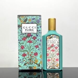 💹48✍️专柜版本
GUCCI古驰绿色绮梦茉莉香型女士香水100ml
柑橘 茉莉花香 清新
花香调
前调:柑橘香柠檬黑胡椒
中调:茉莉木兰玫瑰
后调:安息香脂广藿香
香调点评:
大花莱莉的香味发挥到极致仿佛置身于满是莱莉花的绮梦花园中
翩翩起舞随着尾调澳大利亚檀香广蓿香这两种木质香的蔓延整首舞曲缓缓完结