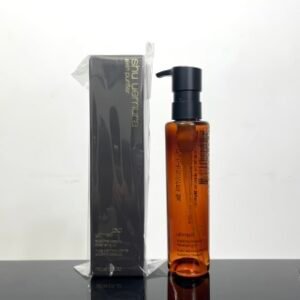 💹36✍专柜版本
植村秀琥珀卸妆油150ml 🔜78TD08编码！市面唯一对版带卸妆效果✔️植村秀琥珀卸妆油450ml！植村秀琥珀黄金洁颜油，这款产品被誉为植村秀的“黄金油” 因为它集扛老新生，促微循环，亮泽、舒缓等8大护肤功效于一身！卸妆同时还可以全能护肤，「琥珀油」与同系列其他洁颜油不同的是它还可以湿手湿脸使用，涂抹舒适？在接触皮肤就如同羊绒轻轻掠过一般轻松，配合高贵香氛，仿佛一次VIP級別的SPA呵护💢