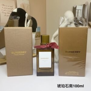 💹65✍️专柜版本
琥珀石南 100ml
Burberry Amber Heath,2017
巴宝莉博柏利高定香水
香调:东方调
气味：琥珀香草广藿香龙涎香安息
香脂劳丹脂秘鲁香脂妥鲁香脂零陵
香豆辣广藿