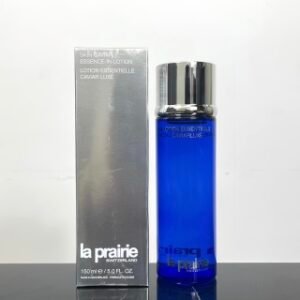 💹24✍️专柜版本
莱珀妮/莱伯妮鱼子精华爽肤水150ml🔜228449112编码！La Prairie莱珀妮 鱼子精华水150ml护肤水中的极品👑莱伯妮la prairie蓝鱼子精华水～渗透力真的超级厉害，吸收很快！高效补水，高效修复说的就是它👏🏻👏🏻“别人家都是百分之90的水配一点精华，而莱珀妮是百分之90的精华配其它”就冲这么牛逼的一句话👍没有理由不买💢