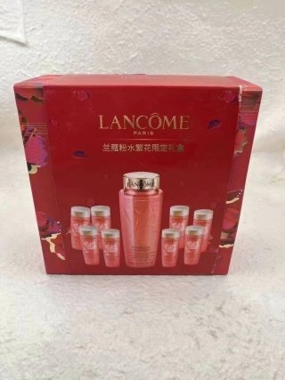💹150✍🏻专柜版,
兰蔻粉水8+1繁花套装!内含:400ml+8*50ml。