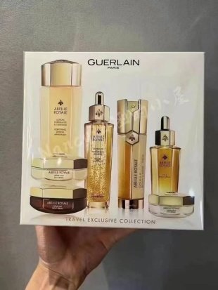 💹250✅ 普通版
娇兰帝皇蜂姿七件套!内含:娇爽肤水150ml,黄金复原蜜50ml,双效修护精华露50ml,日霜50ml,晚霜50ml,眼霜15ml,眼部精华15ml。