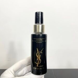 💹35✍🏻专柜版，
圣罗兰定妆喷雾100ml🔜圣罗兰定妆喷雾保湿滋润更持久！底妆没有定妆，妆容也就失去了灵魂甚至等到晚上下班以后斑驳 脱妆不再精致
使用在防晒前、散粉后、全妆后都可以。质地非常轻盈只要轻轻按三下
喷雾就可以像磁石一般牢牢吸住彩妆