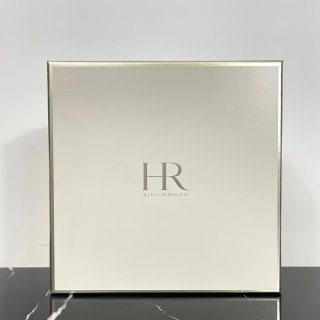 💹160✍️专柜版本
HR赫莲娜礼盒5件套🔜HR赫莲娜王炸礼盒五件套🎁 配礼袋❗️套装内含:
1.赫莲娜绿宝瓶水400ml
2.赫莲娜绿宝瓶精华100ml
3.赫莲娜绿宝瓶精华100ml
4.赫莲娜黑绷带面霜50ml
5.赫莲娜黑绷带面膜5片