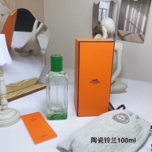 💹65✍️专柜版本
爱马仕闻香系列陶瓷铃兰香水100ml
🔜 一比一质量❗️爱马仕 闻香系列-陶瓷铃兰100ml
Hermes Hermessence Muguet Porcelain
香调：花香调
前调：绿叶 梨
中调：铃兰 希蒂莺 橙花油
后调：麝香 动物气息
属性：中性香
调香师：Jean-Claude Ellena