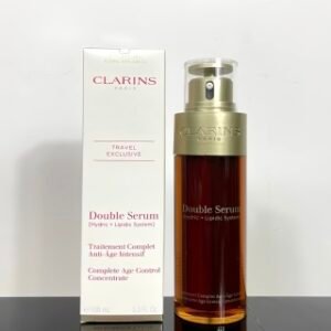 💹60✍️专柜版本
娇韵诗双萃精华100ml🔜 娇韵诗黄金双萃精华100ml水油黄金配比！一款不管你宿醉，熬夜，失眠，只要临睡涂上之后，第二天绝对元气满满面色明亮的精华✨对付干纹法令纹有明显效果，大干皮沙漠皮 基本一晚上就能就回来了，很多妹子的初期抗老选择，有很好的修复功能👍敏感肌也可以用，还可以改善红血丝！孕妇首选💢